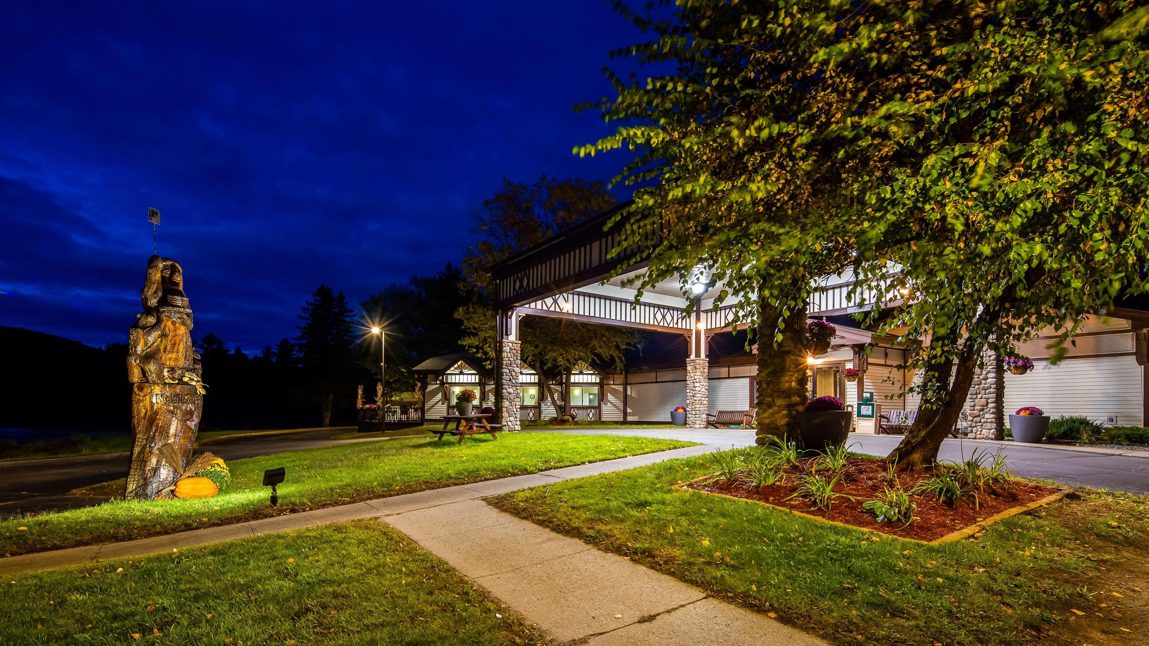 Best Western Saranac Lake Hotel Exterior foto